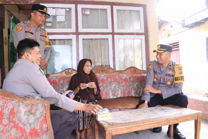 Tuai pujian dan turut didoakan warga, Polres Kotamobagu Gelar Kegiatan Door-to-Door Bakti Sosial dan Kesehatan