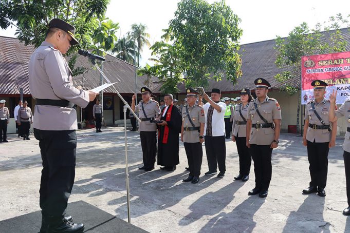 Kapolres Kotamobagu Serah Terimakan 5 Pejabat dan Lantik Kapolsek Lolayan
