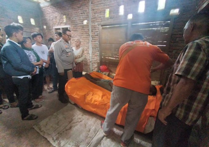 Kapolsek Passi Bersama Unit Inafis Polres Kotamobagu Datangi TKP Bunuh Diri