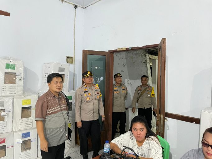 Kapolres Kotamobagu Check Langsung Kantor KPU & Pastikan Kelancaran Proses Pleno PPK Kota Timur