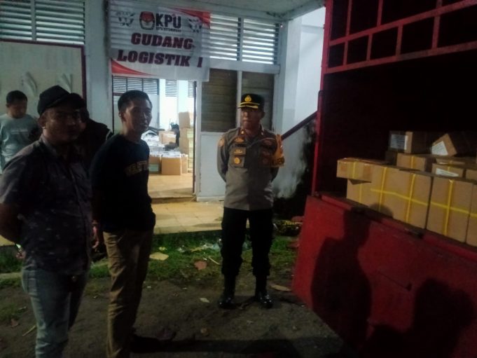 Personil Polres Kotamobagu Kawal Ketat Penjemputan Surat Suara DPD RI