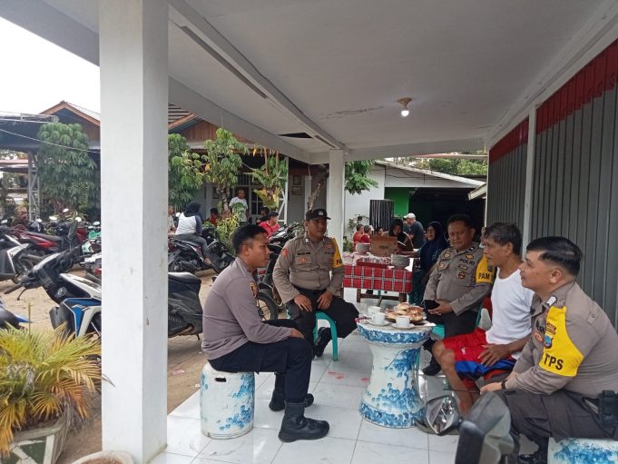 Kapolsek Kotamobagu Utara Bersama Personil, Galang Massa PDI-P di Desa Bilalang I Untuk Tidak Melakukan Konvoi