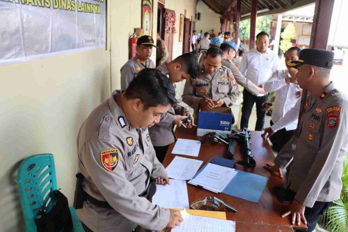 Bentuk Pengawasan, Wakapolres Kotamobagu Lakukan Pengecekan dan Pemeriksaan Senpi Dan Ranmor Inventaris Polres Kotamobagu