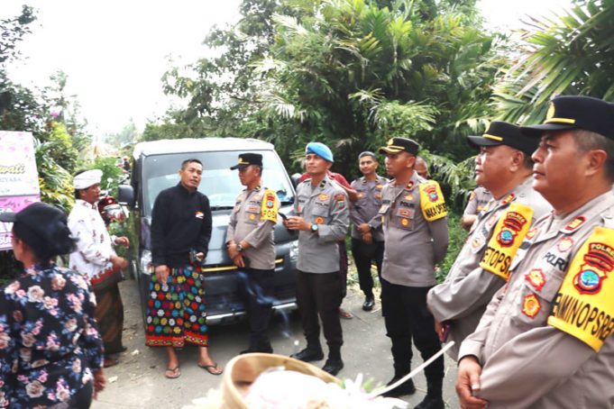 Solidaritas Dalam Duka : Pejabat Utama Polres Kotamobagu Sambang Duka Istri Personil yang Meninggal