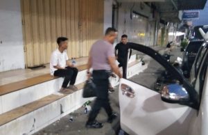 Personil Polres Kotamobagu Bubarkan Pesta Miras di Depan Pertokoan Abdi Karya