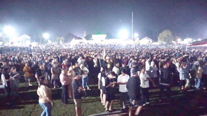 Semangat Kebangsaan Berkobar di Kotamobagu: Ribuan Warga Padati Alun-Alun untuk Nobar Timnas Indonesia vs Uzbekistan