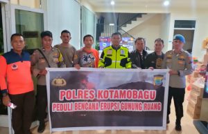 Polres Kotamobagu Peduli : Serahkan Bantuan Sembako Untuk Korban Erupsi Gunung Ruang