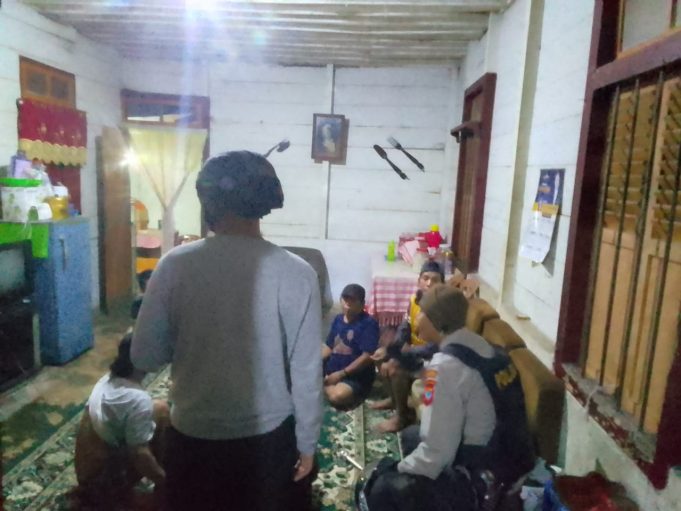 Personel Polsek Passi Bubarkan Pesta Miras Usai Terima Aduan