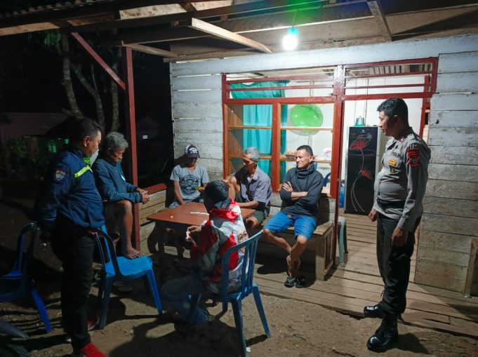 Laksanakan Patroli KRYD Malam Hari, Polsek Passi Sasar Kerumunan Warga