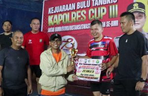 Sportivitas dan Kebersamaan Berkilau : Wakapolres Kotamobagu Tutup Kejuaraan Bulu Tangkis Kapolres CUP III