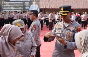 Razia Ponsel, Wakapolres Kotamobagu Fokus Pantau Postingan di Tiktok, Aplikasi Michat & Judi Online