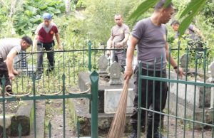 Kegiatan Penelusuran & Baksos Makam Orang Tua Pendiri Organisasi Bhayangkari di Momen Peringatan Hari Bhayangkara ke-78