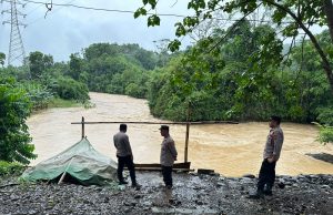 Antisipasi Bencana Alam : Polsek Kotamobagu Laksanakan Patroli di Daerah Rawan Bencana Longsor dan Banjir