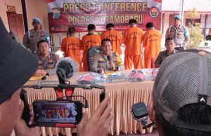 Kapolres Kotamobagu Gelar Press Conference Pengungkapan Dua Kasus: Debt Collector dan Pencurian Uang