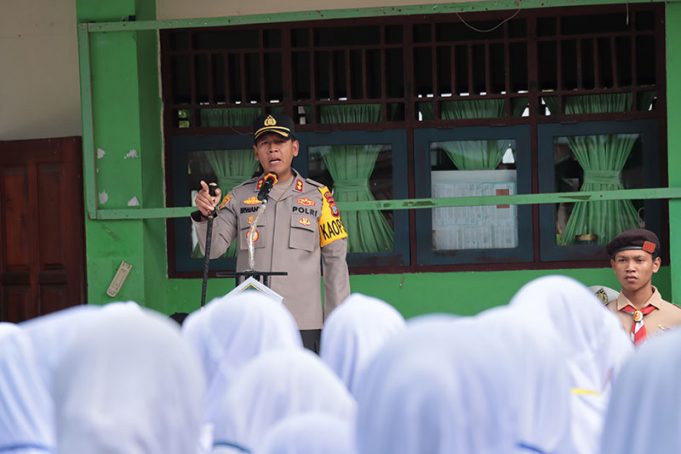 Sambangi Mts Negeri 1 Kotamobagu, Kapolres Beri Himbauan dan Motivasi Kepada Para Pelajar