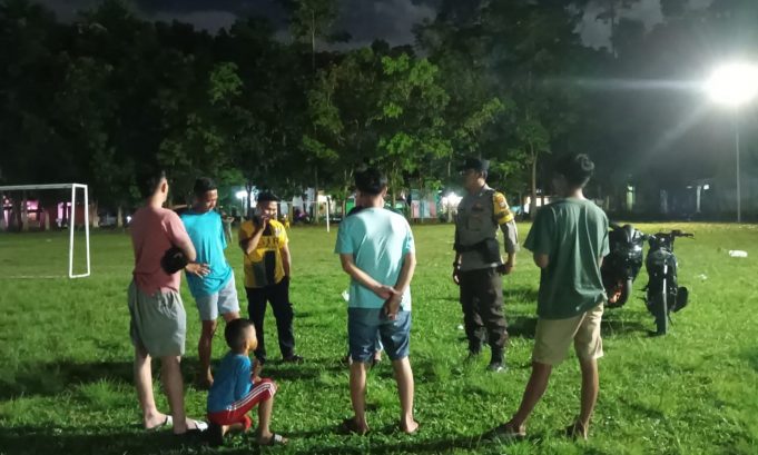 Jaga Keamanan Lingkungan, Bhabinkamtibmas Sambangi Aktivitas Warga