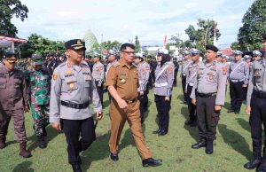 Siap Amankan Pilkada Serentak 2024: Kapolres Kotamobagu Pimpin Apel Gelar Pasukan di Alun-Alun Boki Hotinimbang
