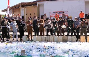 Kapolres Kotamobagu Pimpin Pemusnahan Barang Bukti Ratusan Minuman Keras dan Knalpot Brong