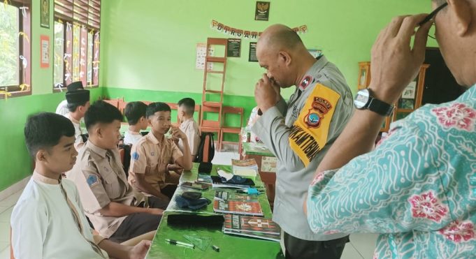 Keren!!, Sidak Sekolah, Bhabinkamtibmas Mopait Lindungi Siswa dari Pengaruh Negatif Dukung Generasi Indonesia Emas 2045