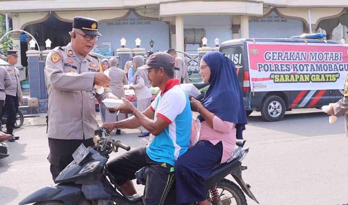 Berbagi Berkah Jumat: Program Unggulan Kapolres Kotamobagu Bagikan Sarapan Gratis untuk Masyarakat