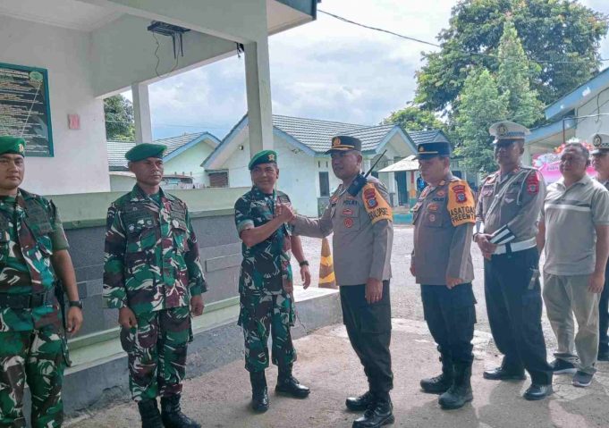 Personil Polres Kotamobagu Rayakan Ulang Tahun TNI ke-79 Bersama Prajurit Kipan C 713/ST