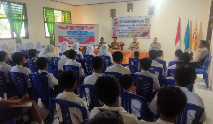 Sat Binmas Gelar Pertemuan & Pembinaan Kemitraan Polmas di SMP Negeri 3 Kotamobagu