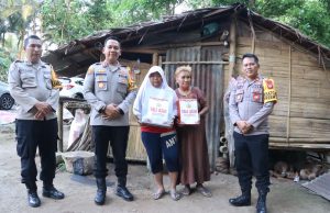 Program “MOTABI”: Kapolres Kotamobagu Berikan Bantuan dan Motivasi Keluarga Kurang Mampu di Desa Moyag Todulan