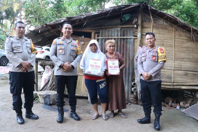 Program “MOTABI”: Kapolres Kotamobagu Berikan Bantuan dan Motivasi Keluarga Kurang Mampu di Desa Moyag Todulan