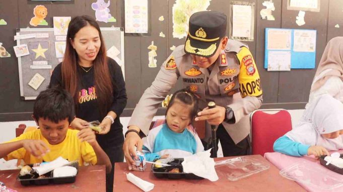 Gerakan “MOTABI” Kapolres Kotamobagu Sasar SLBN Bagikan Sarapan Bergizi untuk Siswa Berkebutuhan Khusus