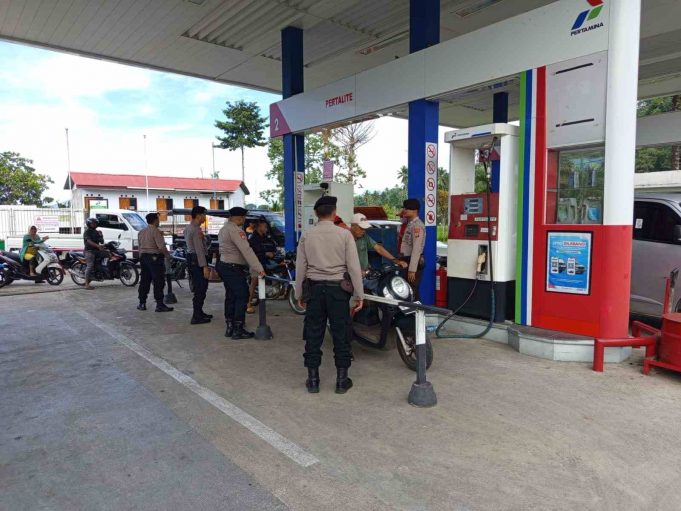 Melalui Patroli Rutin di Sejumlah SPBU, Polres Kotamobagu Pastikan Pendistribusian BBM Bersubsidi Tepat Sasaran