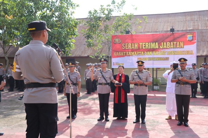 Kapolres Kotamobagu Pimpin Pelaksanaan Sertijab Kasat Samapta dan Kasat Resnarkoba Polres Kotamobagu