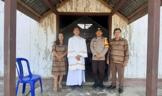 Ibadah Tahun Baru di Gereja Katolik Stasi Santo Karolus Lwuanga Desa Bombanon Berjalan Aman