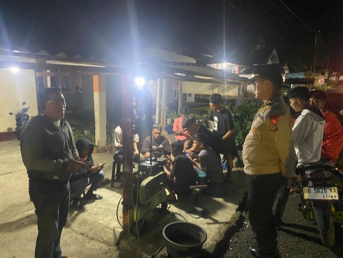 Kapolsek Kotamobagu Utara Pimpin Patroli KRYD, Imbau Masyarakat Jaga Keamanan
