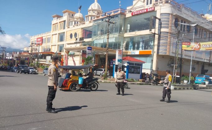 Patroli Presisi Rutin Sambangai Pusat Kota Kotamobagu Hingga Pasar Serasi Periksa Sajam & Miras