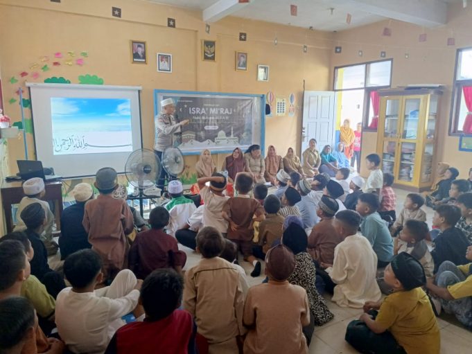 Peringati Isra Miraj Nabi Muhammad SAW, Da’i Polres Kotamobagu Beri Tausiyah di SDN 2 Moyag