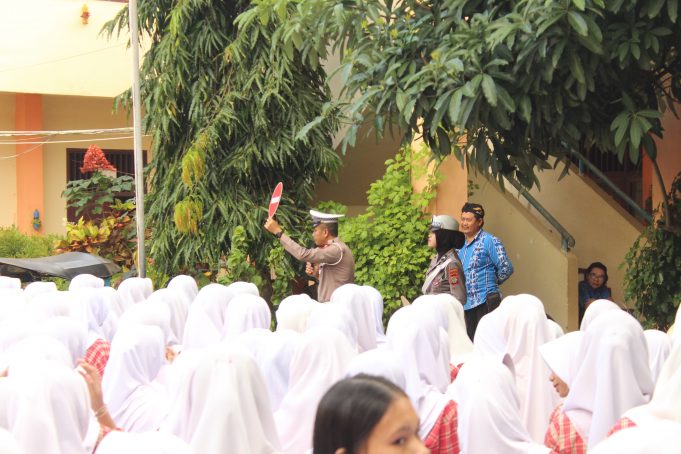 Lewat Giat “Police Goes to School”, Sat Lantas Himbau Tertib Berkendara Bagi Pelajar di Kotamobagu