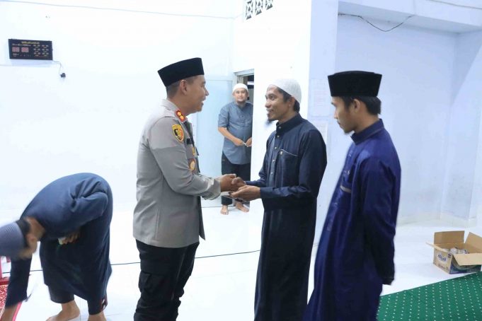 Gelar Tarawih Bersama Kepala Kemenag Kotamobagu, Ini Pesan Penting Kapolres AKBP Irwanto SIK MH