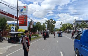 Antisipasi Kemacetan, Tim Presisi Samapta Polres Kotamobagu Lakukan Patroli dan Pengaturan di SPBU Kotobangon