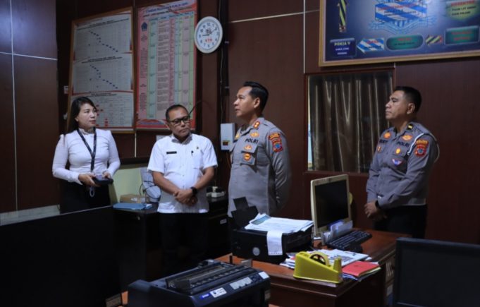 Kapolres Kotamobagu Tinjau Kantor Samsat, Pastikan Pelayanan Prima Bagi Masyarakat