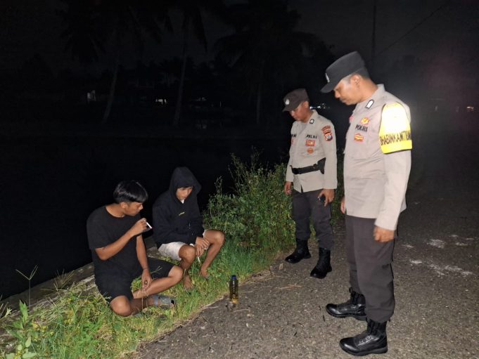 Patroli Malam, Polsubsektor Kotamobagu Selatan Dapati Pemuda Konsumsi Miras