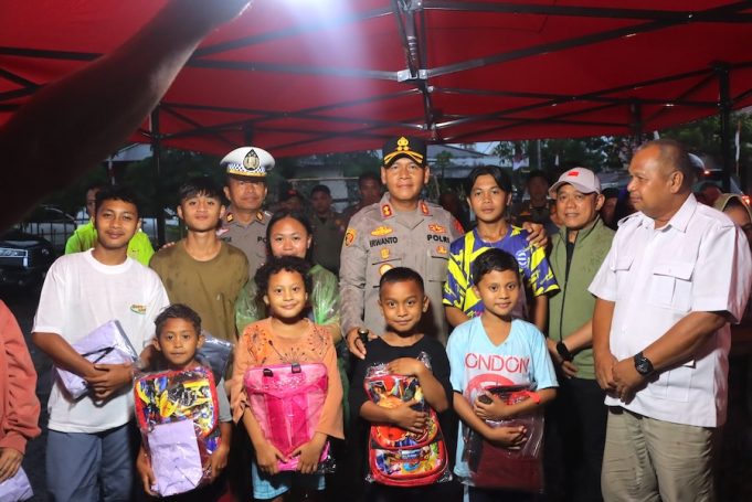 Kapolres Kotamobagu Serahkan Bantuan Seragam dan Alat Tulis Bagi Warga Terdampak Kebakaran Gogagoman