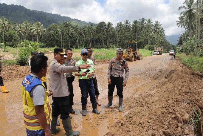 Kapolres Kotamobagu Tinjau Lokasi Banjir dan Longsor di Kecamatan Lolayan, Gandeng PT JRBM dan PT SMA untuk Penanganan Cepat