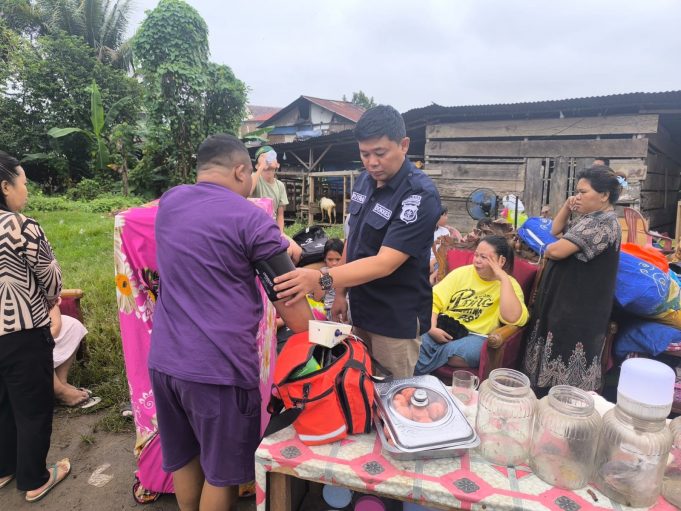 Sidokkes Polres Kotamobagu Sigap Tangani Kesehatan Warga Terdampak Kebakaran di Gogagoman