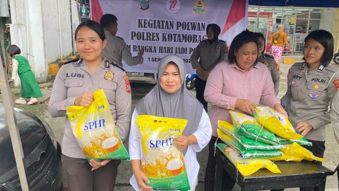 Polwan Polres Kotamobagu Gelar Gerakan Pangan Murah, Salurkan Beras Dengan Harga Dibawah Pasar
