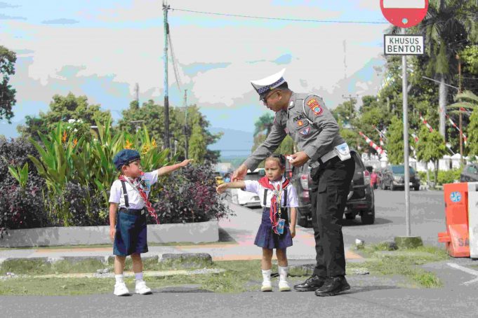 Polisi Sahabat Anak: TK Adven Pinasungkulan “Patroli Bareng” Edukasi Kreatif Sat Lantas Polres Kotamobagu