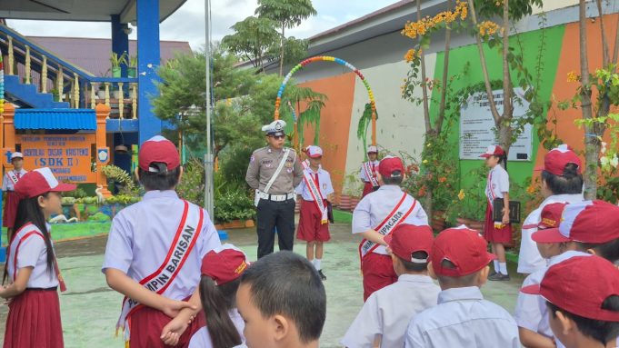 Polisi Sahabat Anak, Pimpin Upacara Bendera di SD Kristen II Kotamobagu: Tanamkan Semangat Nasionalisme Sejak Dini