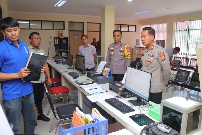Pastikan Pelayanan Optimal, Kapolres Kotamobagu Lakukan Pengecekan Layanan Call Center 110, SPKT dan SKCK