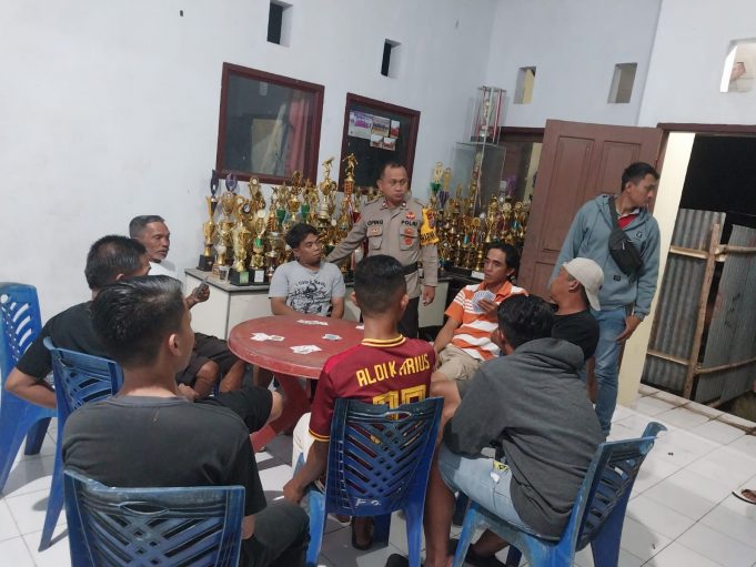 Patroli Malam Polsek Kotamobagu Beri Himbauan Kamtibmas dan Tegur Warga yang Nongkrong Konsumsi Miras