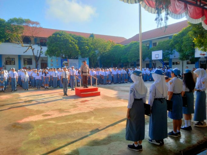 Sat Binmas Polres Kotamobagu Beri Pembinaan Disiplin dan Wawasan Kamtibmas di SMA Negeri 1 Kotamobagu