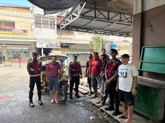 Tim Patroli Polres Kotamobagu Lakukan Sambang Dialogis Bersama Pengendara Bentor di Jalan Kartini